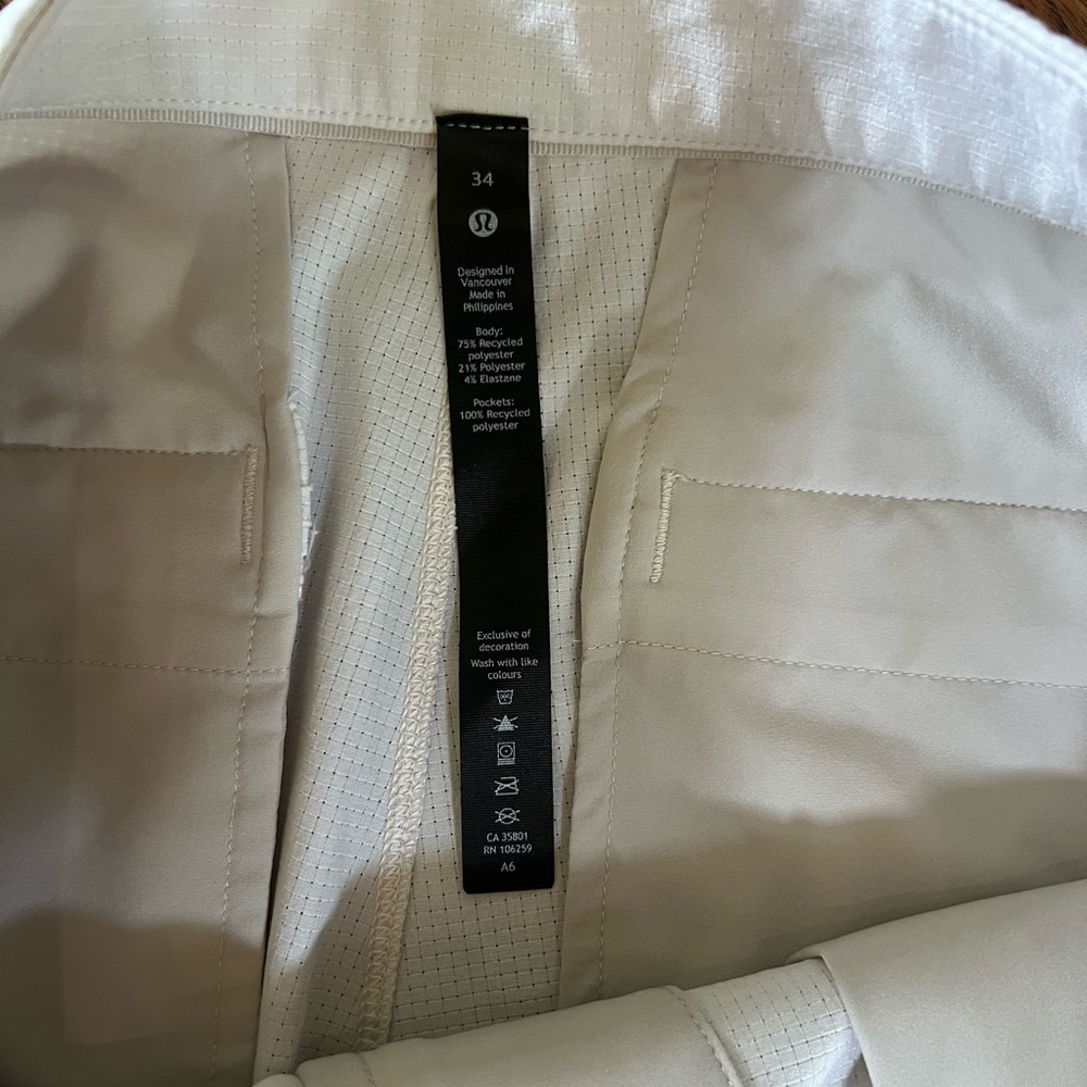 Lululemon Shorts Mens Size 34 ca 35801 rn 106259 9" Inseam Off-white Stretch